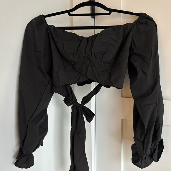 Black off the shoulder tie back crop top - Picture 4 of 5